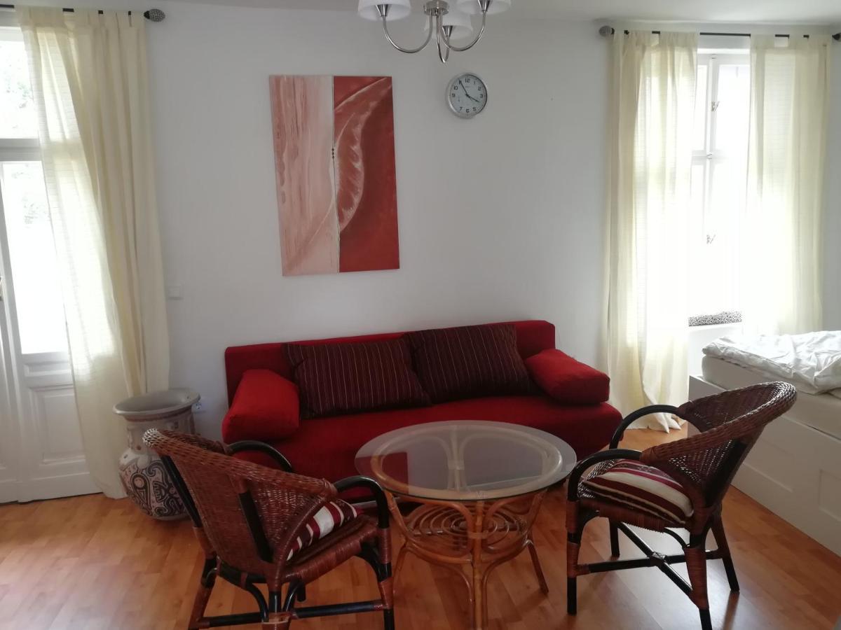 Ehemalige Bibliothek Apartment Fuer 2 Mit Kueche Kamin Netflix Parken Und Hofladen Steinhofel Eksteriør bilde